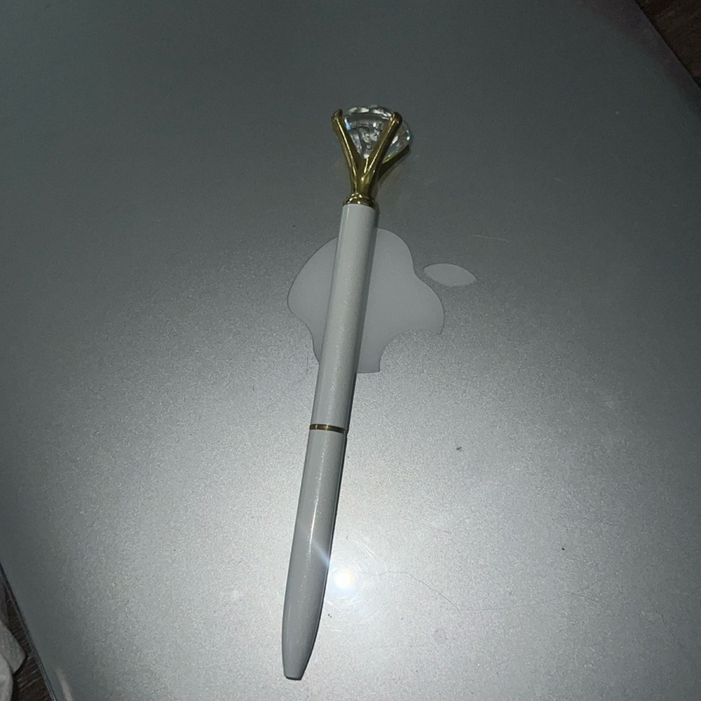 3 for 20⚡️ Diamond 💎 Carat Gem White Pens Gold Detail Girl Boss Pen